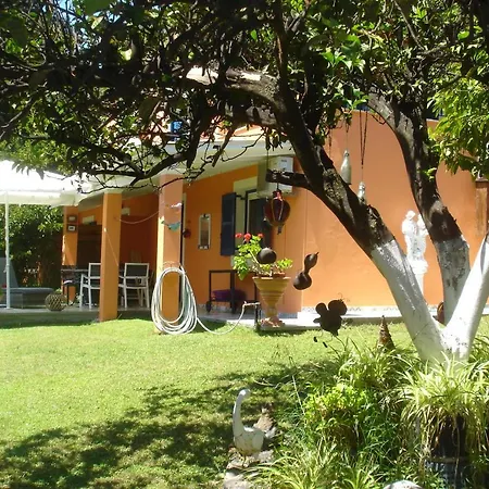 度假居 莉娜度假屋 *