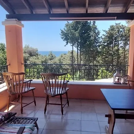 Leena Case de vacanță