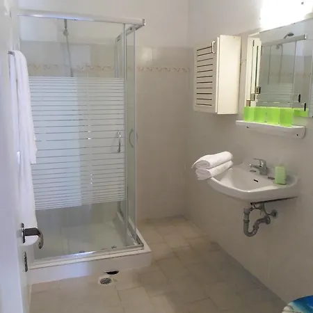 Leena Case de vacanță *