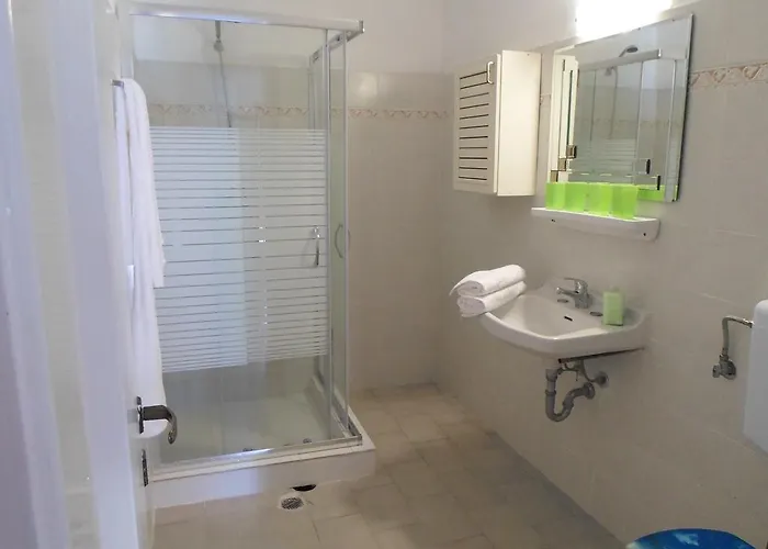 莉娜度假屋 度假居 *