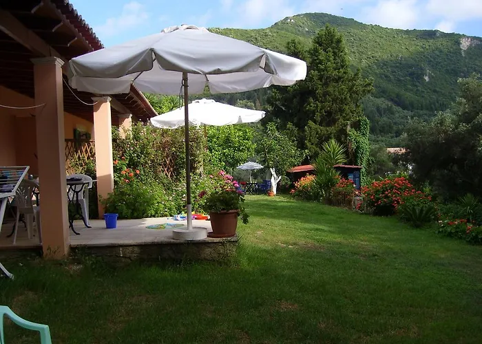 莉娜度假屋 *